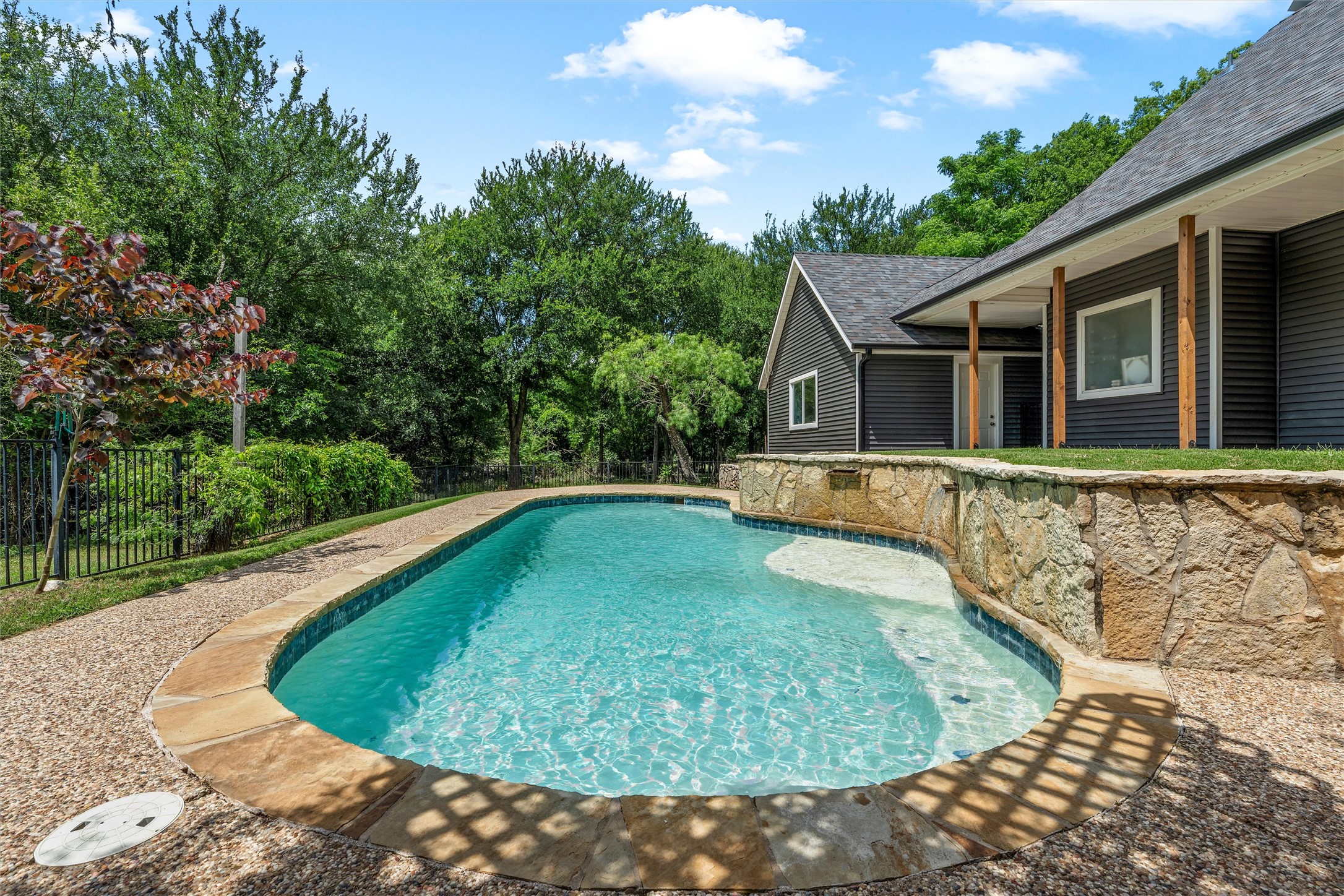 1561 Whitecrest Drive