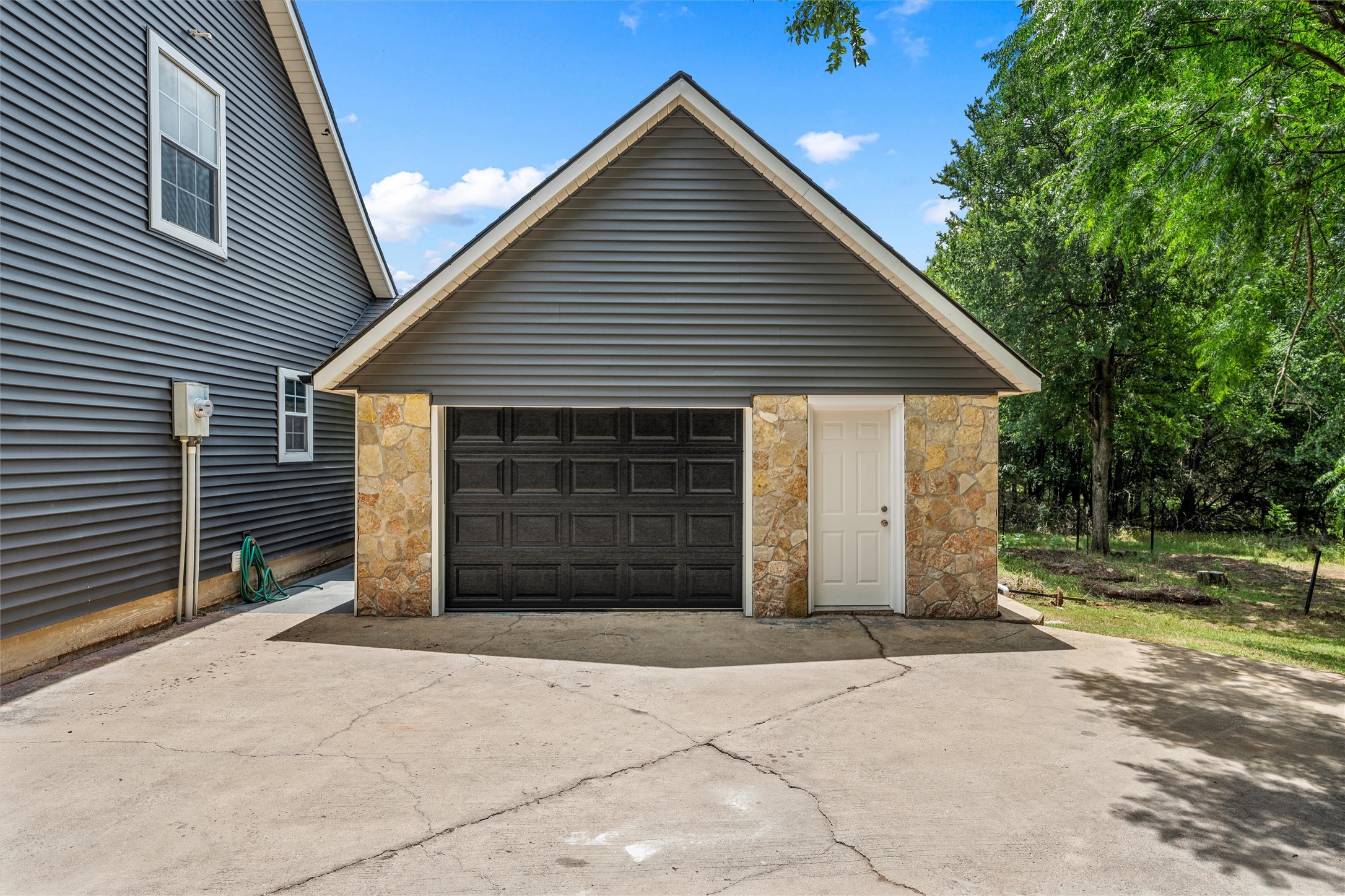 1561 Whitecrest Drive