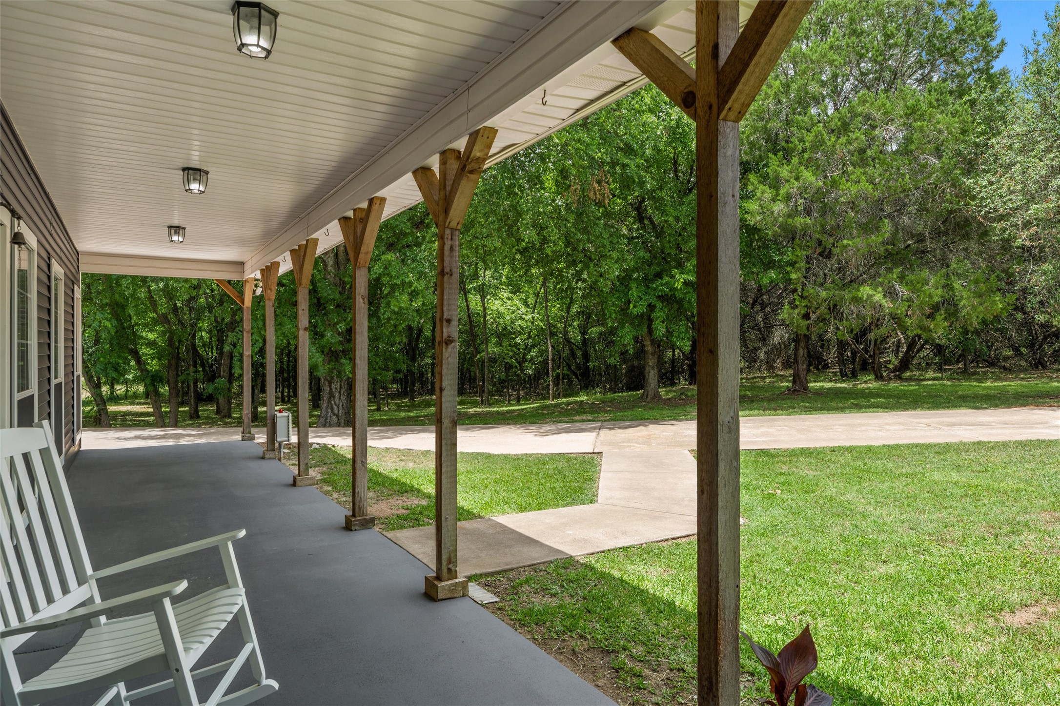 1561 Whitecrest Drive