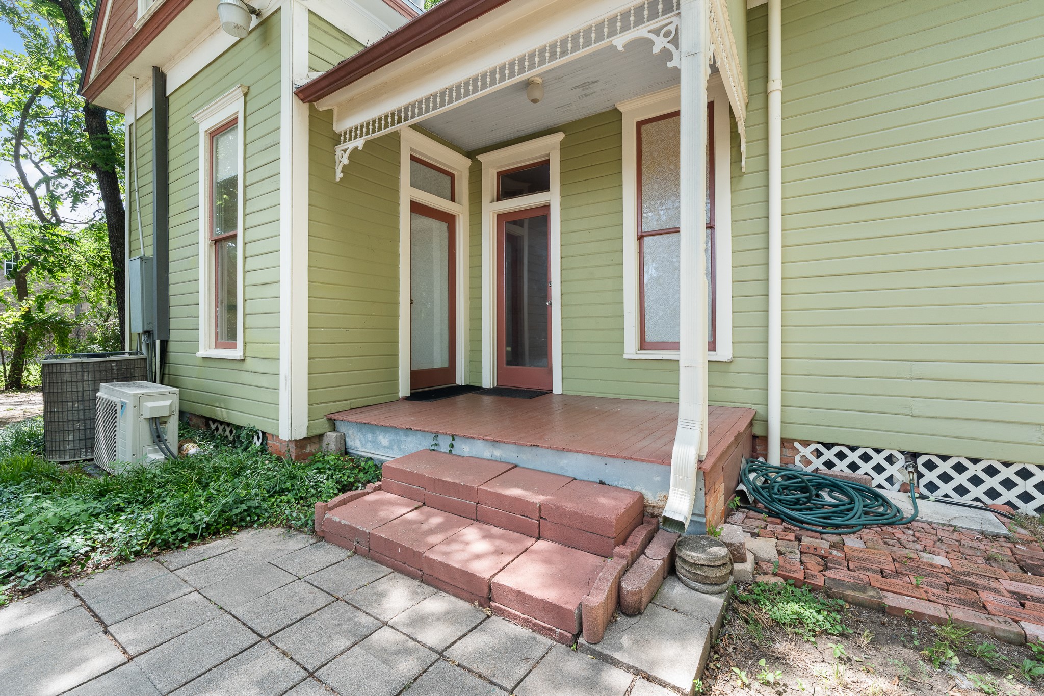 320 E Franklin Street