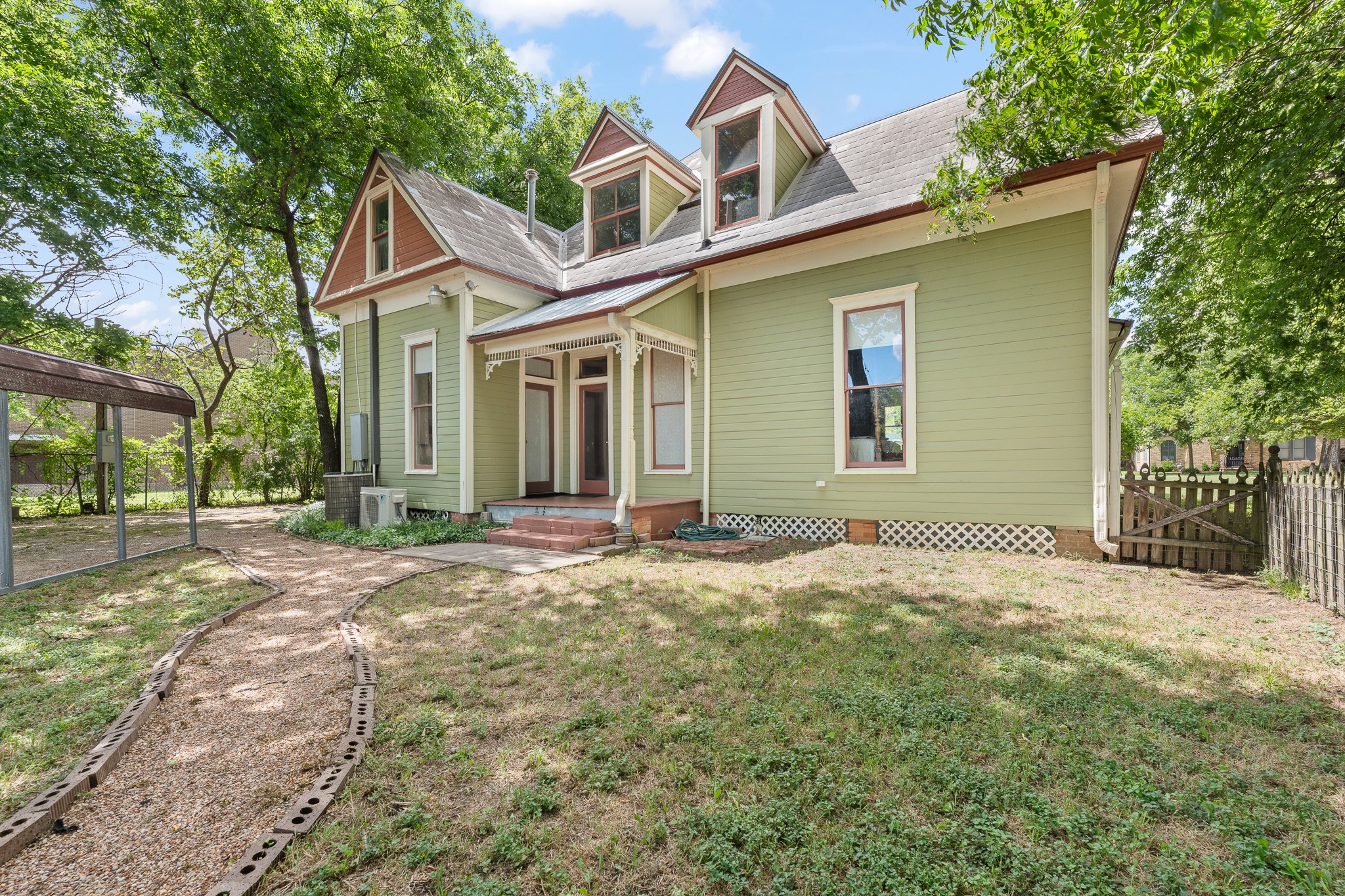 320 E Franklin Street