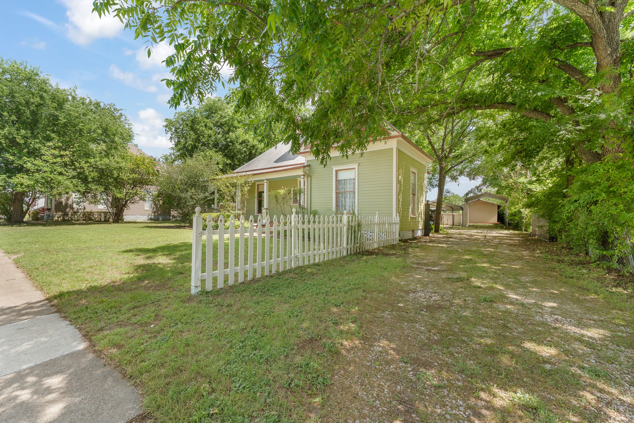 320 E Franklin Street