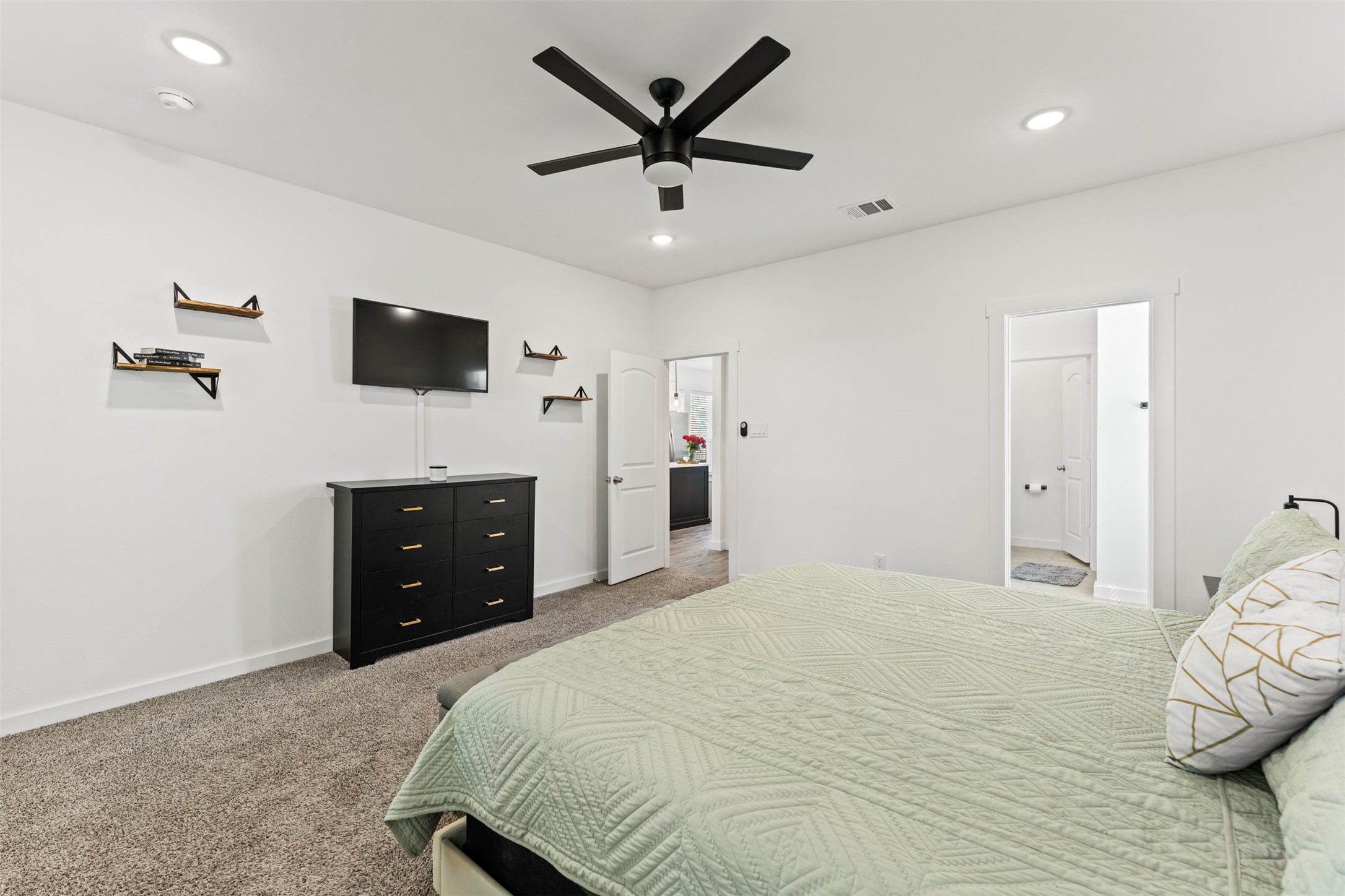 322 E Walnut Street