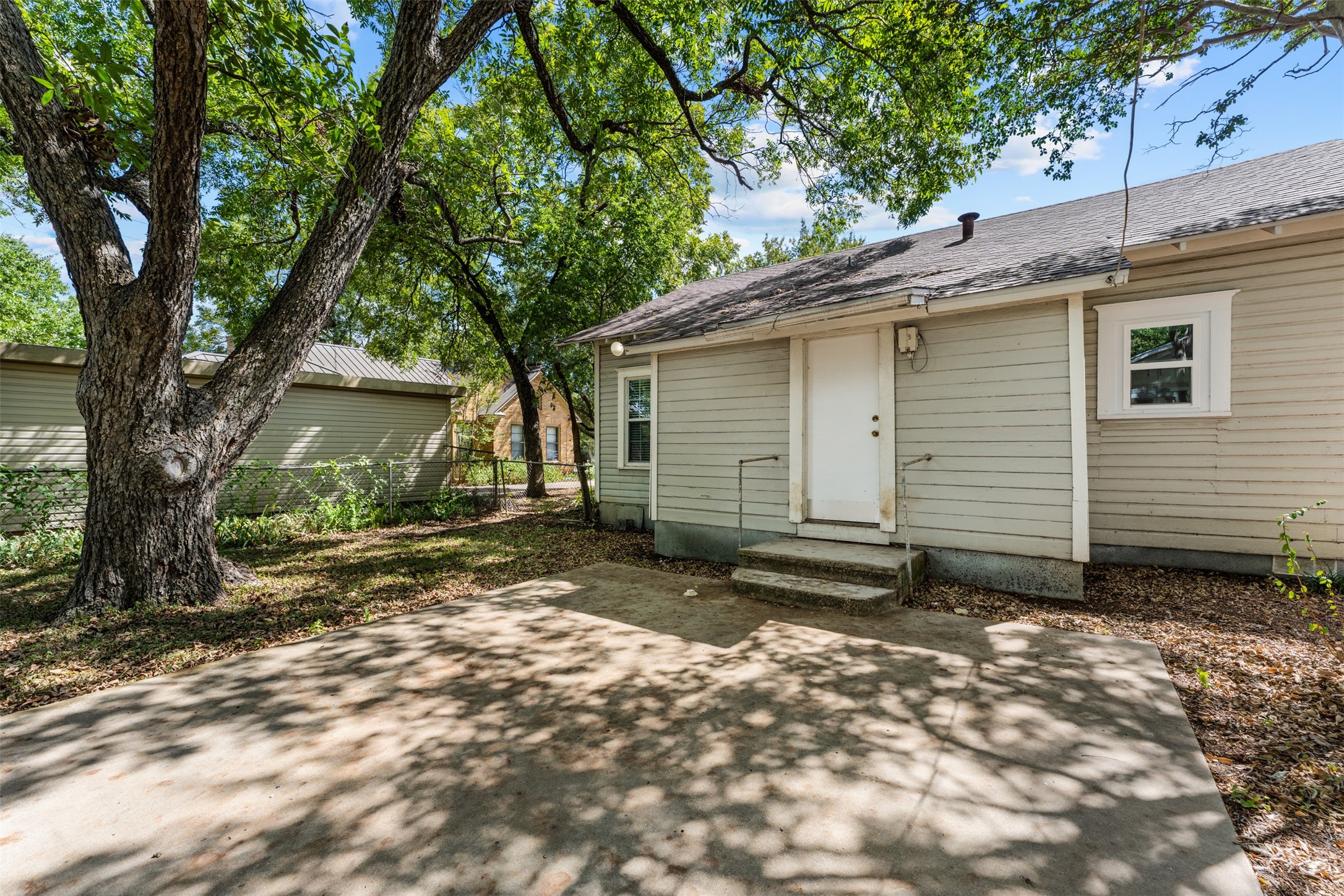 302 W Broadway Street