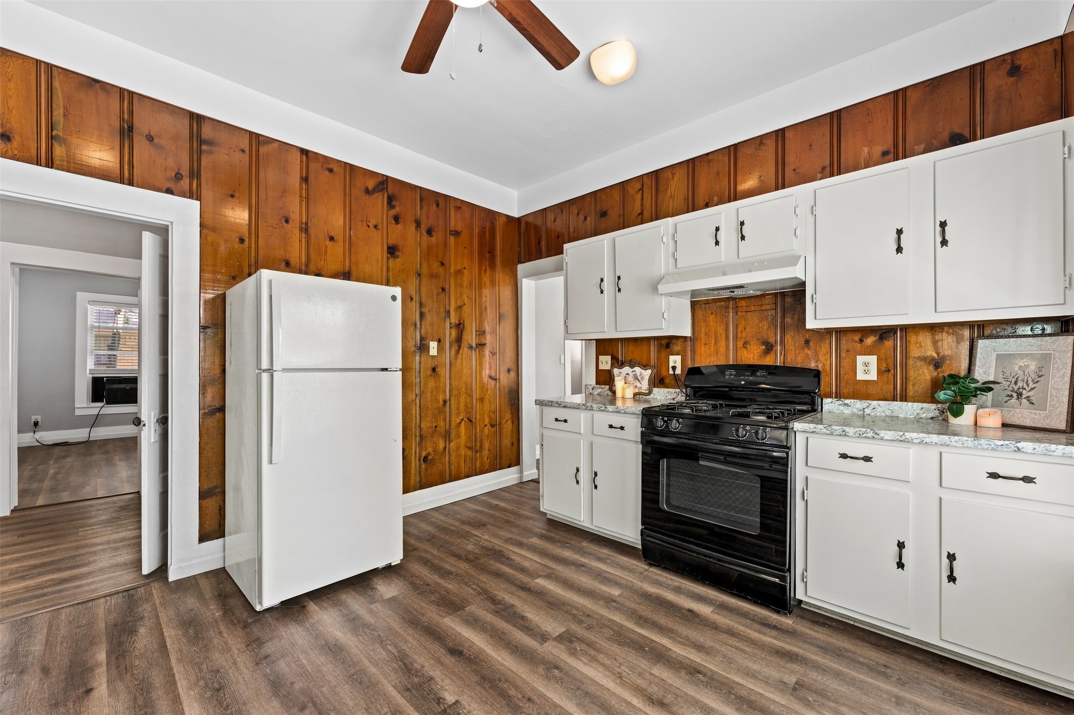 302 W Broadway Street