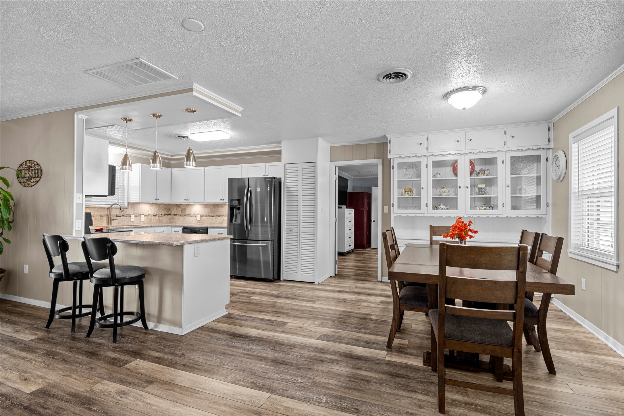 407 E Walnut Street