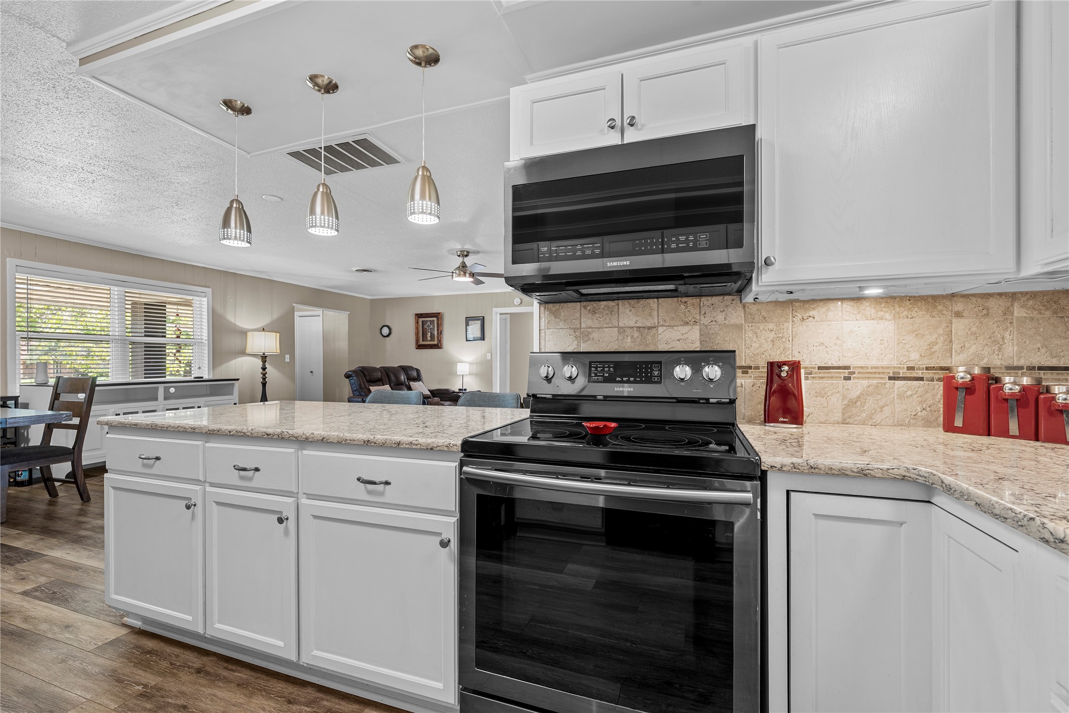 407 E Walnut Street