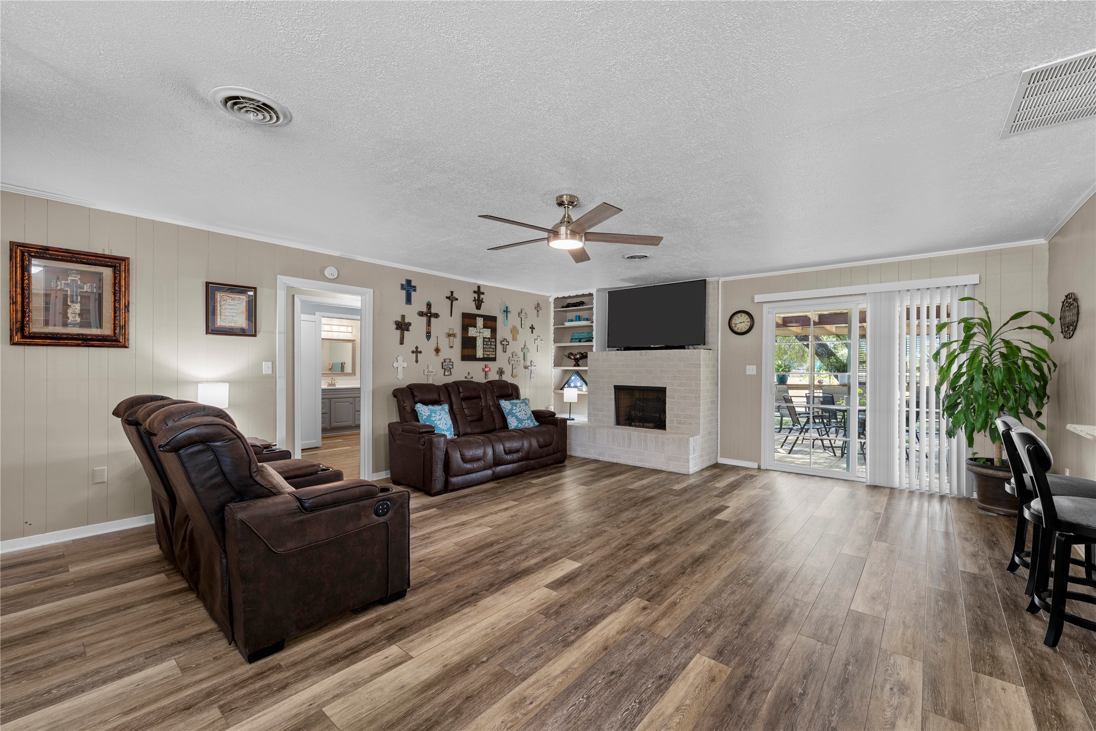 407 E Walnut Street