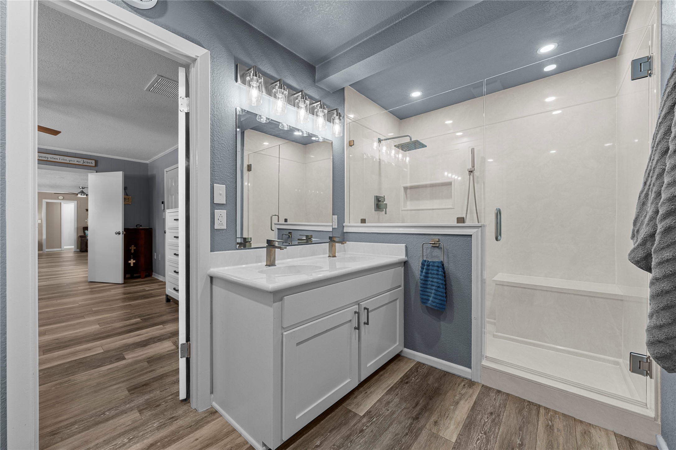 407 E Walnut Street