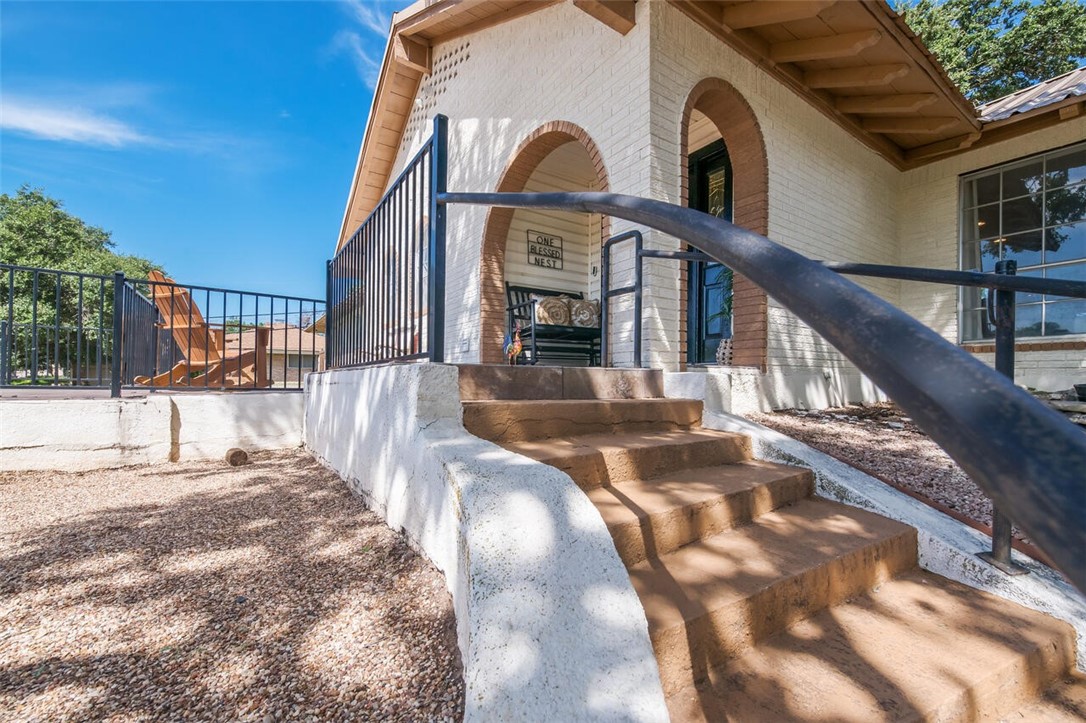 8101 Forest Ridge Drive