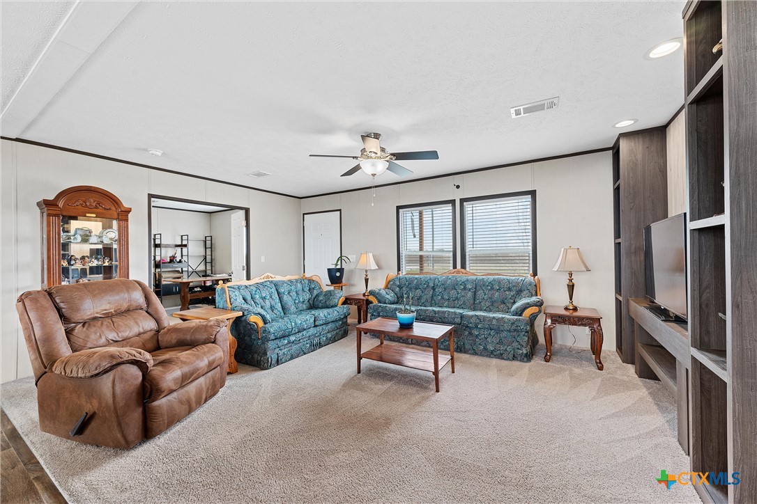 143 W Weinberger Road