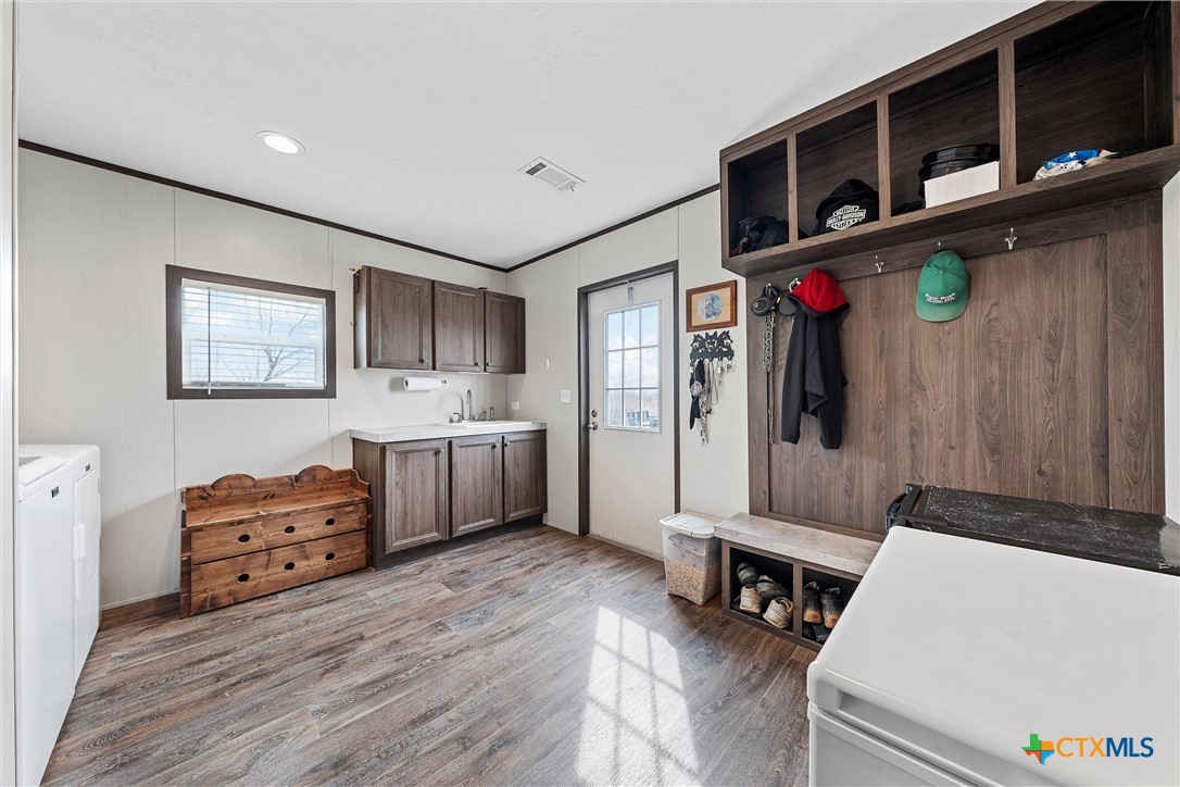 143 W Weinberger Road