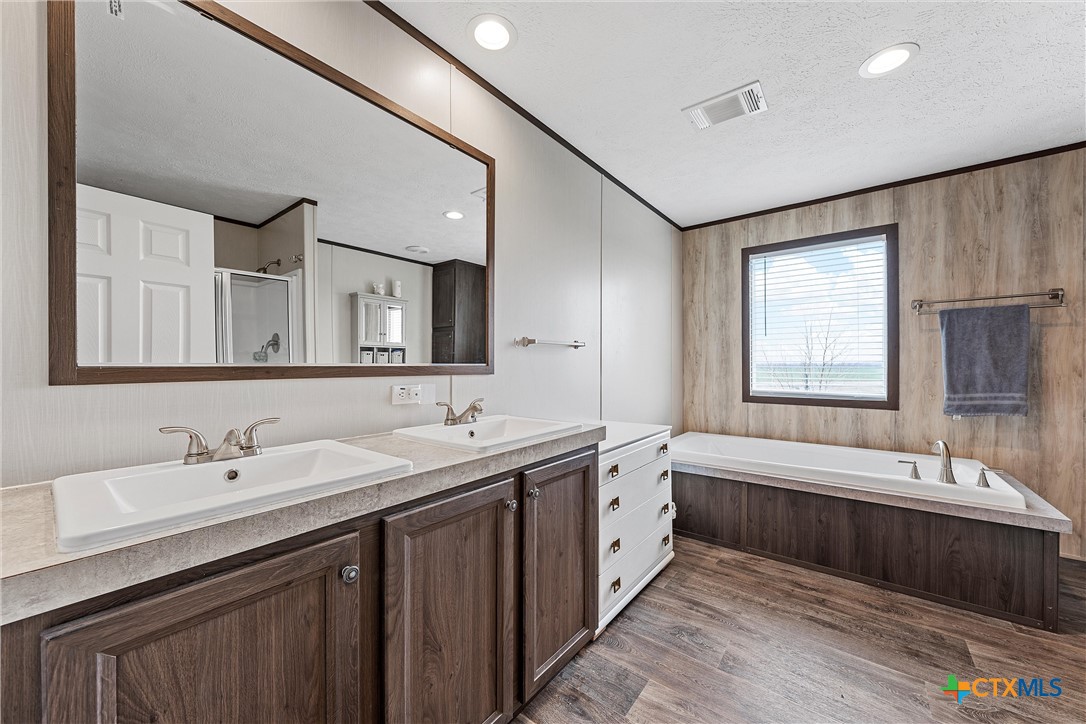 143 W Weinberger Road