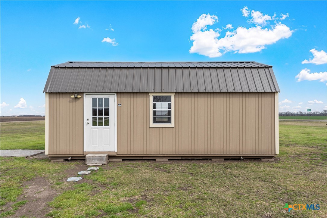 143 W Weinberger Road