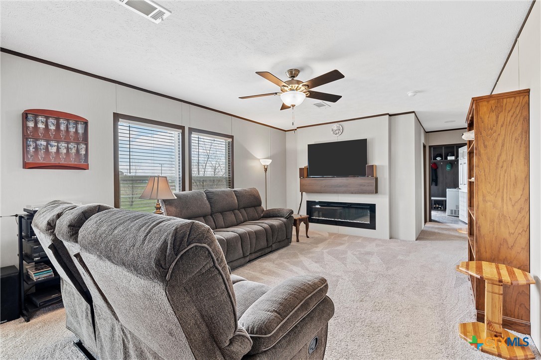 143 W Weinberger Road