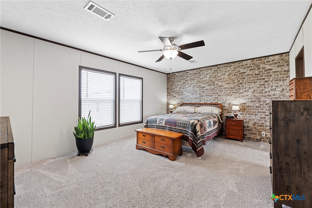 143 W Weinberger Road