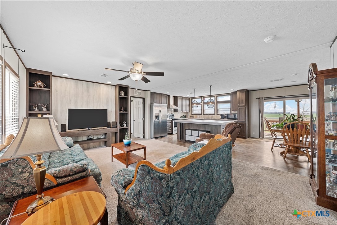 143 W Weinberger Road