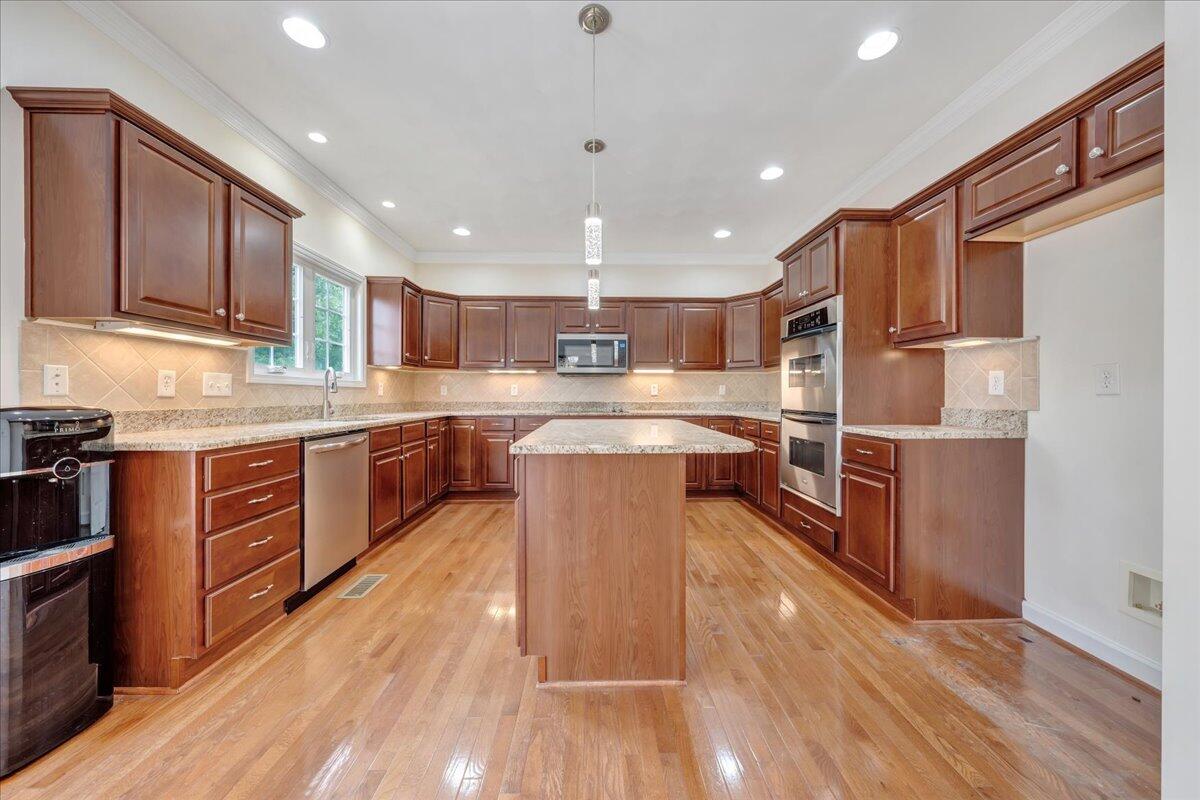 2117 River Oaks DR