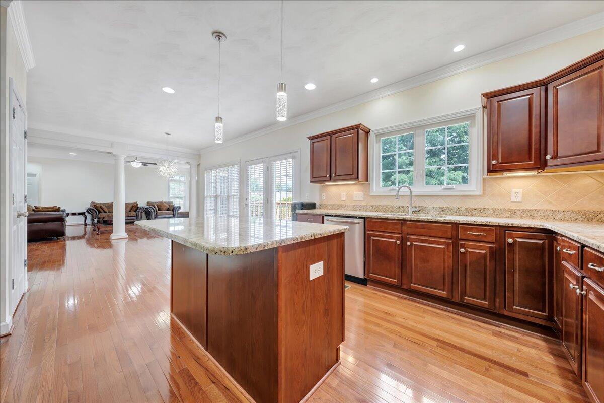 2117 River Oaks DR