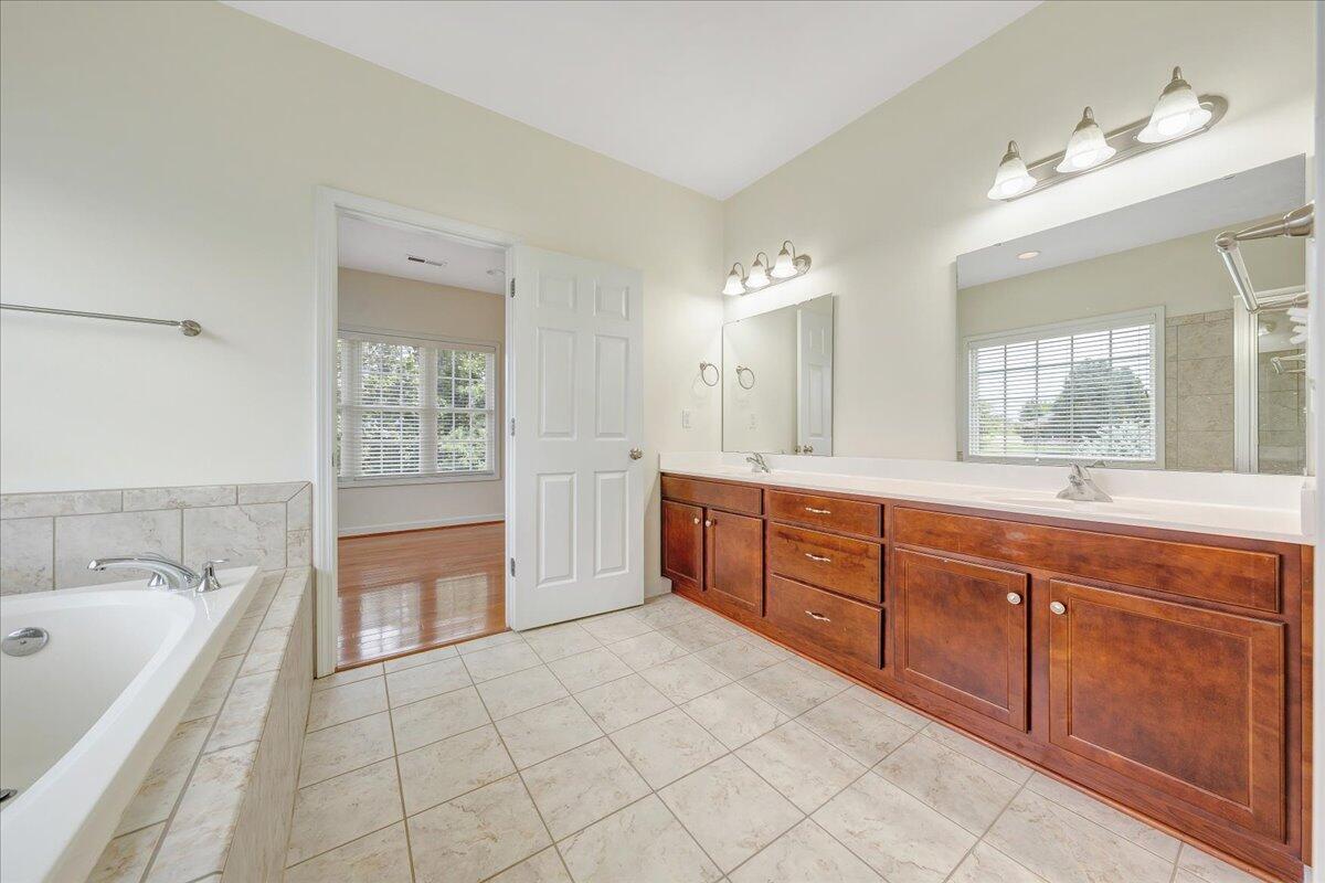 2117 River Oaks DR