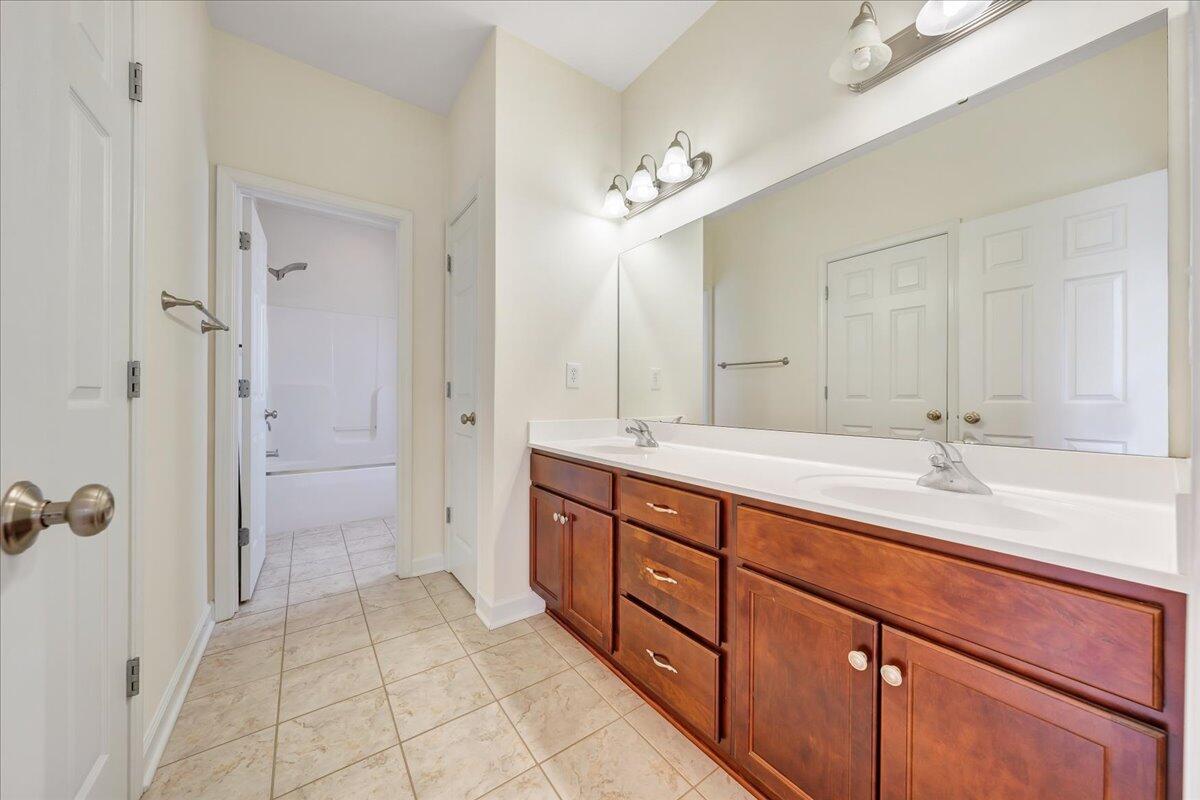 2117 River Oaks DR