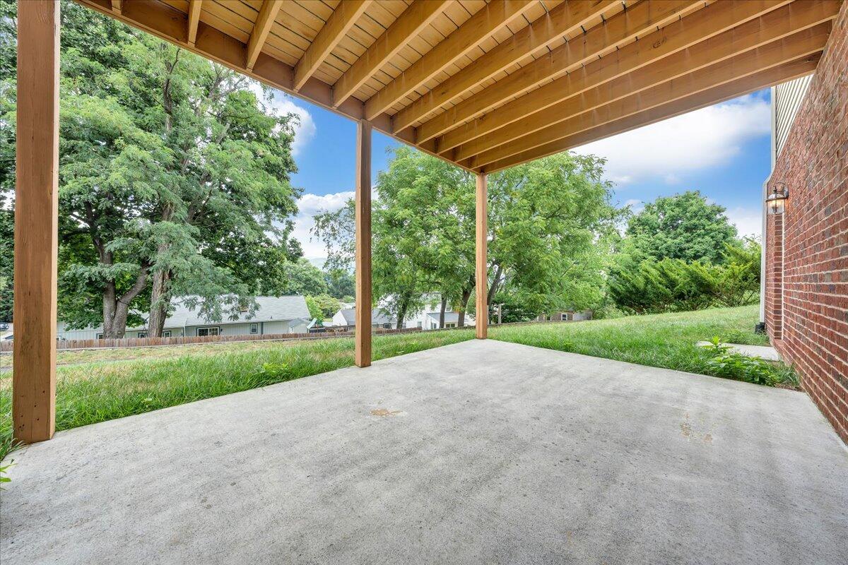 2117 River Oaks DR