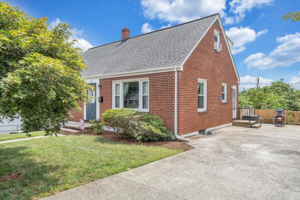 145 Oaklawn AVE NE