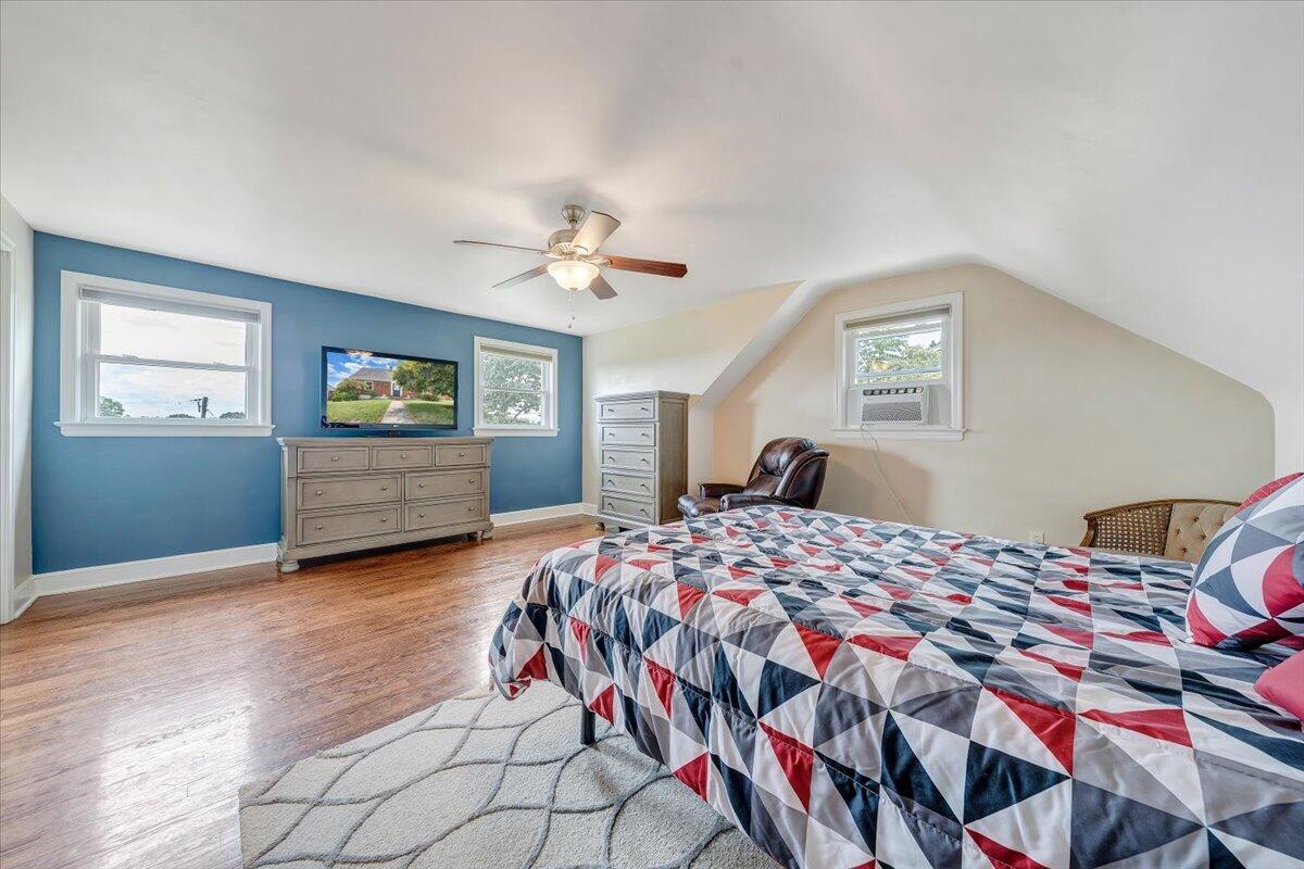 145 Oaklawn AVE NE