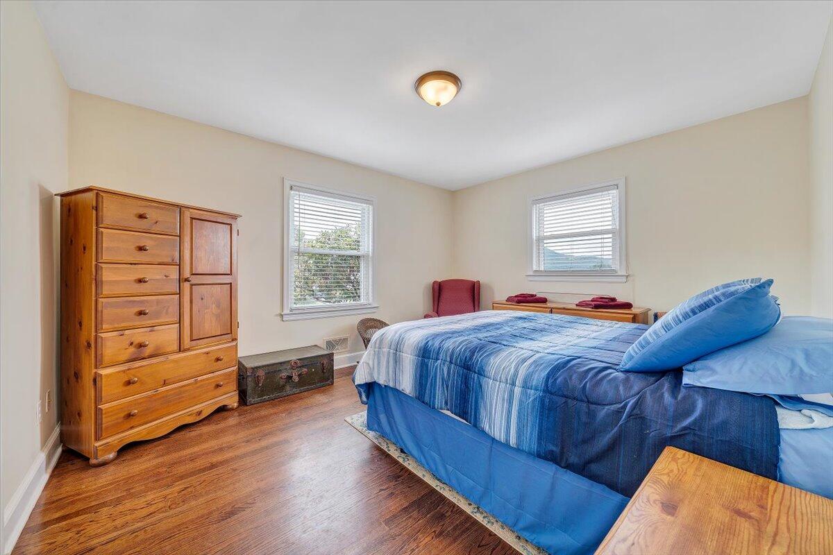 145 Oaklawn AVE NE
