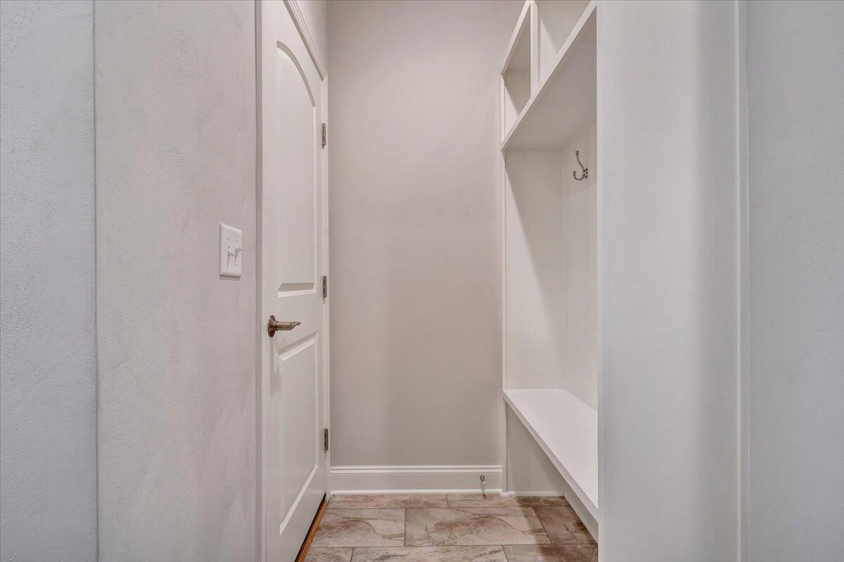 119 North Oaks DR