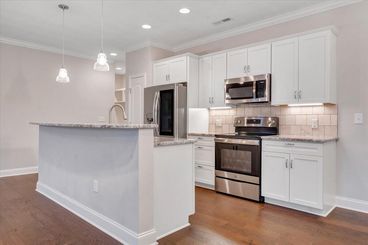119 North Oaks DR