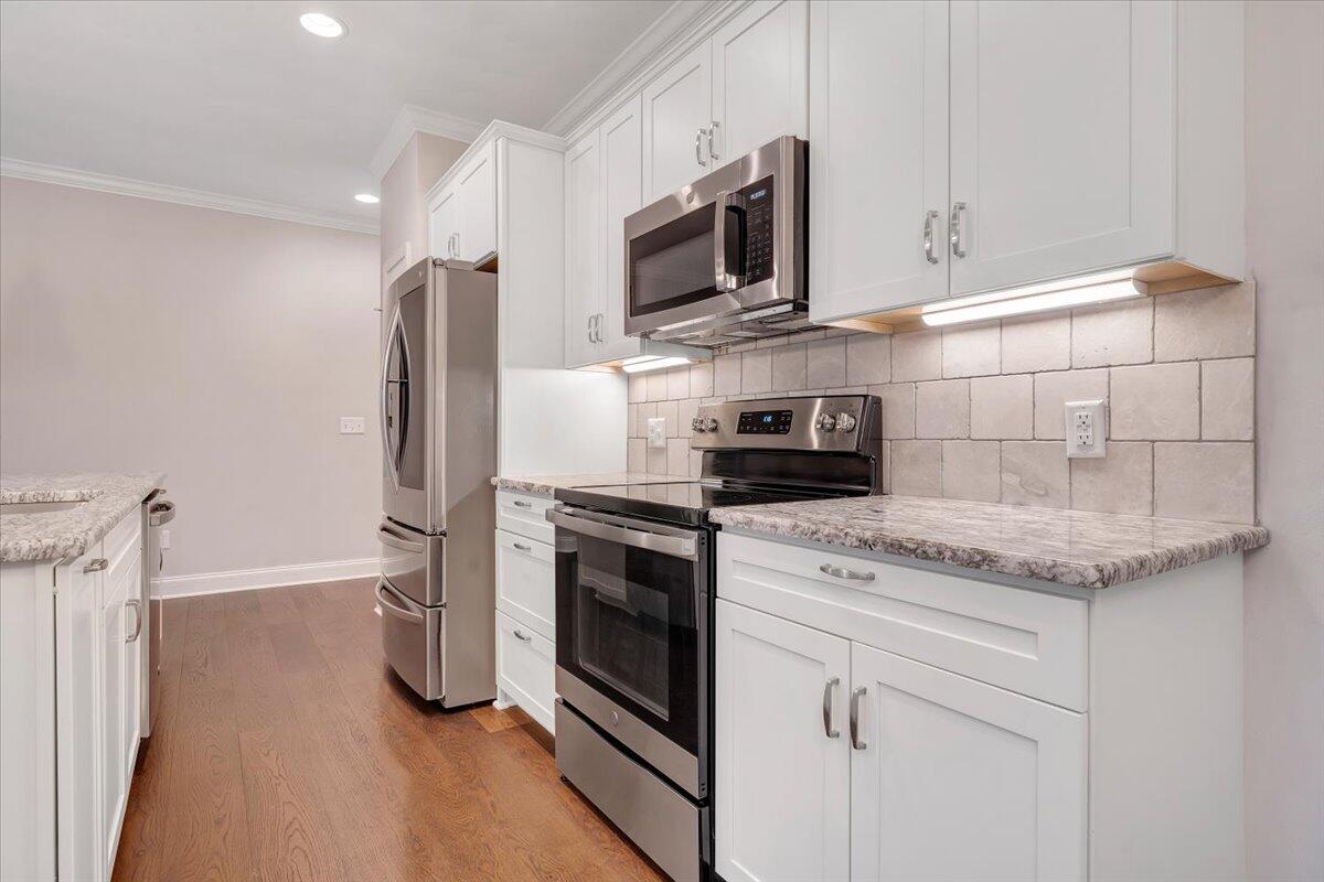 119 North Oaks DR