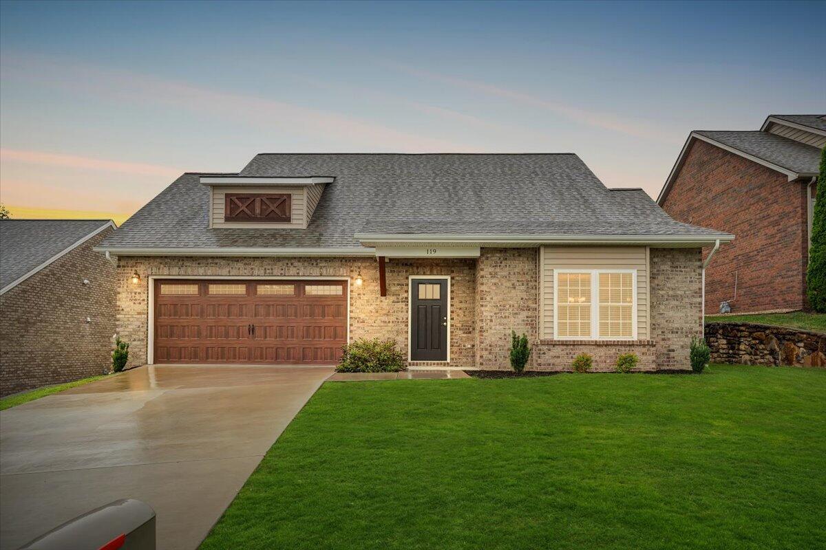 119 North Oaks DR
