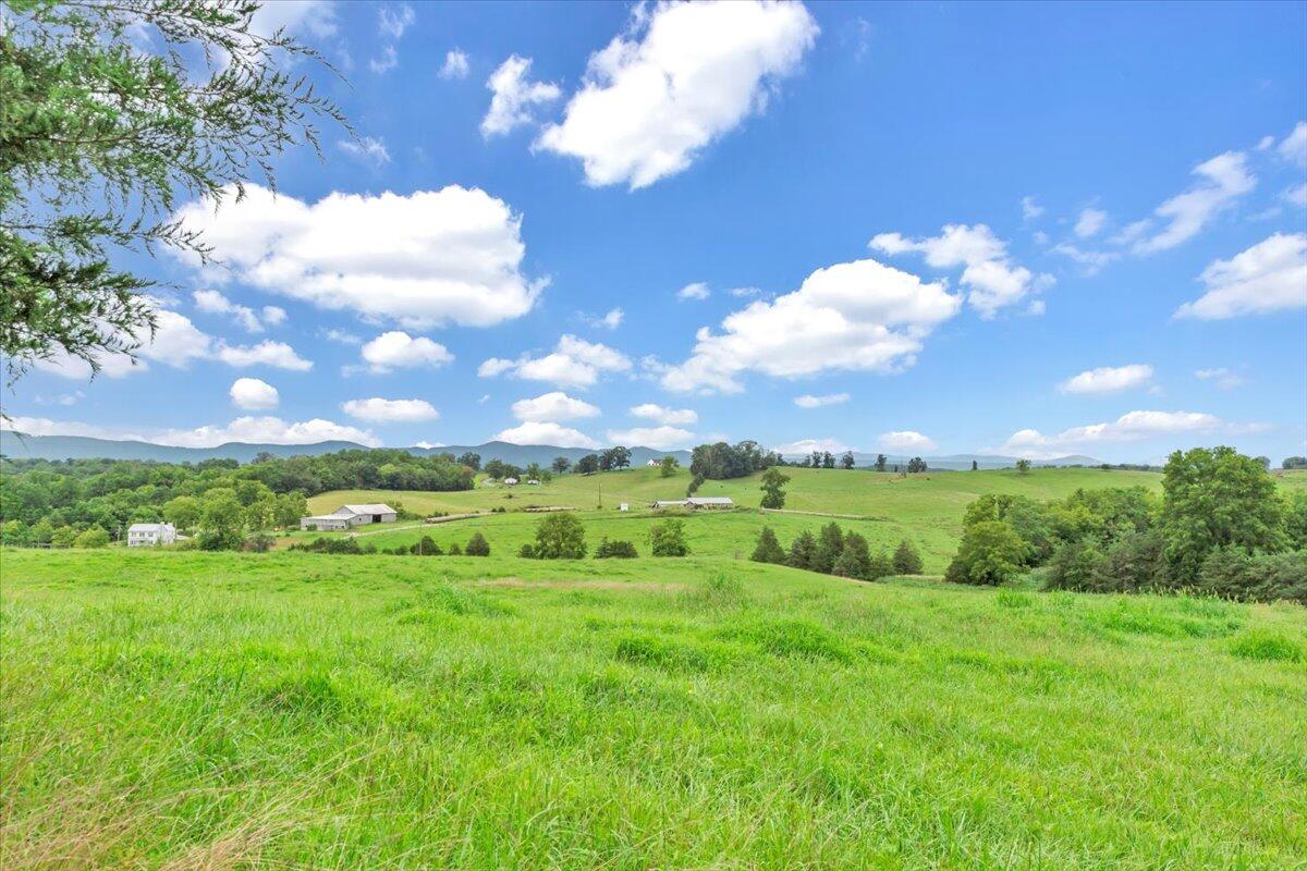 150 Sleepy Hollow RD