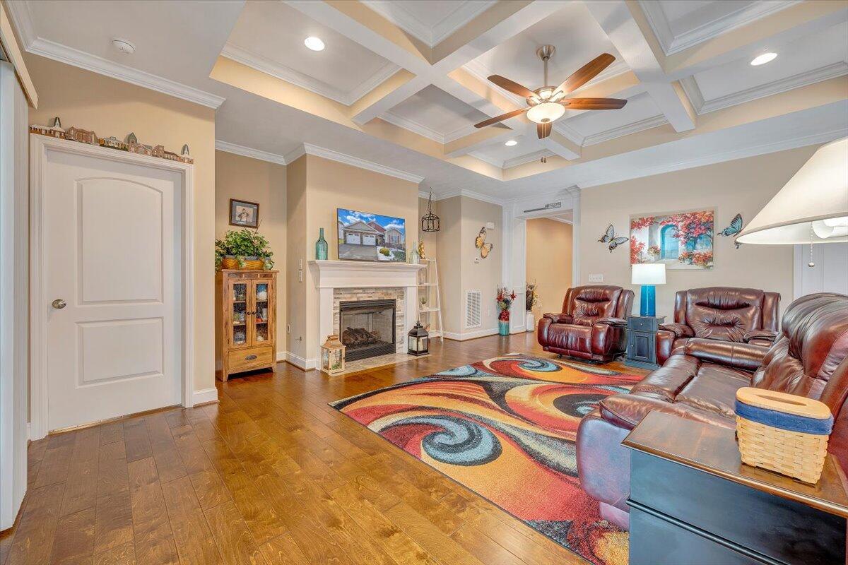 25 Ventura CT