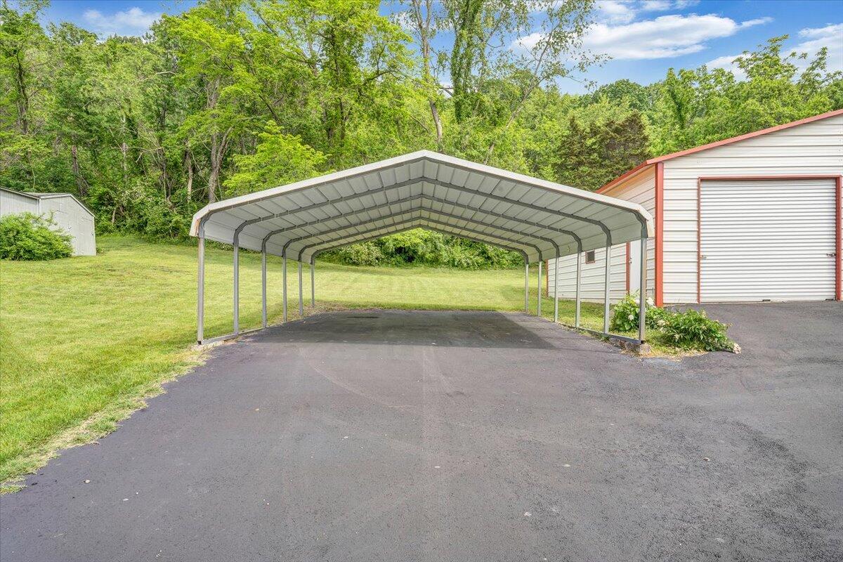 6715 Blacksburg RD