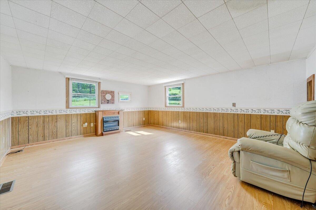 6715 Blacksburg RD