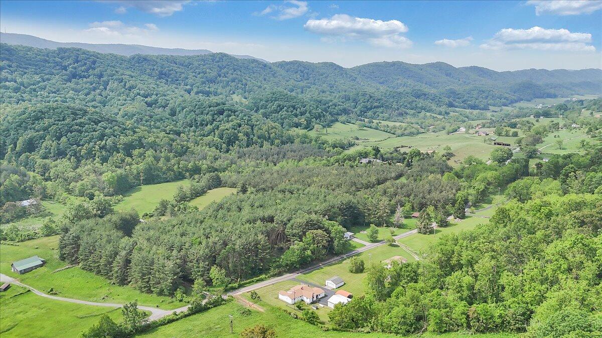 6715 Blacksburg RD