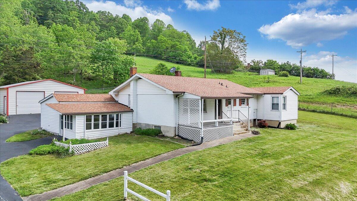 6715 Blacksburg RD