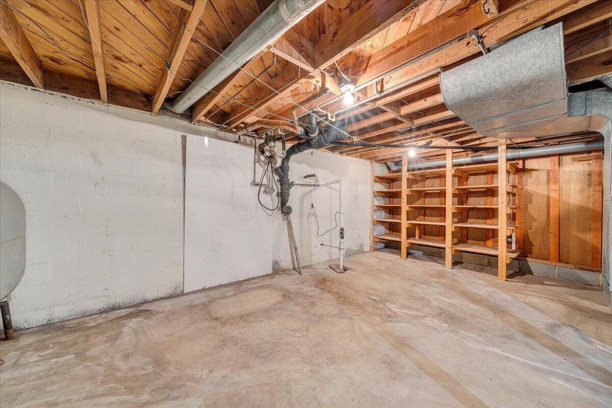 6715 Blacksburg RD
