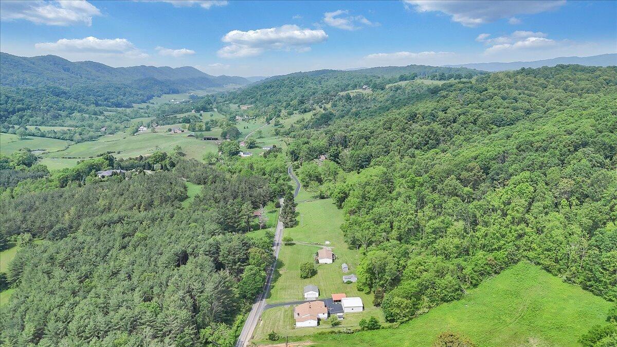 6715 Blacksburg RD