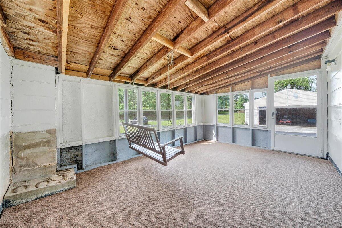 6715 Blacksburg RD