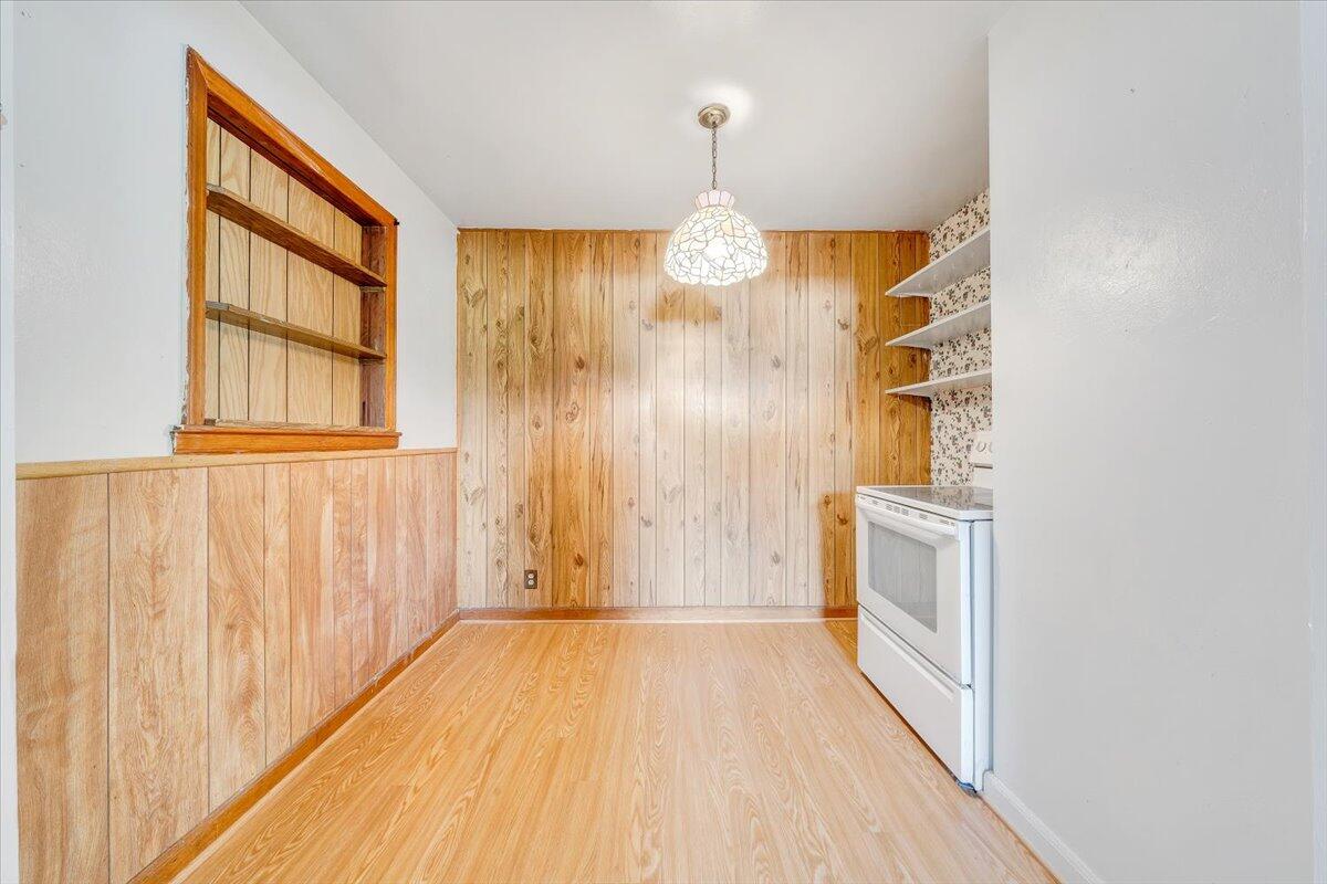 6715 Blacksburg RD