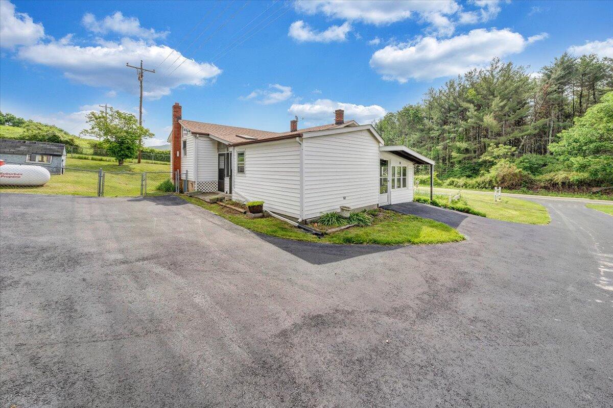 6715 Blacksburg RD
