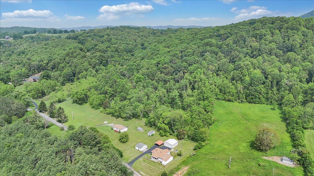 6715 Blacksburg RD