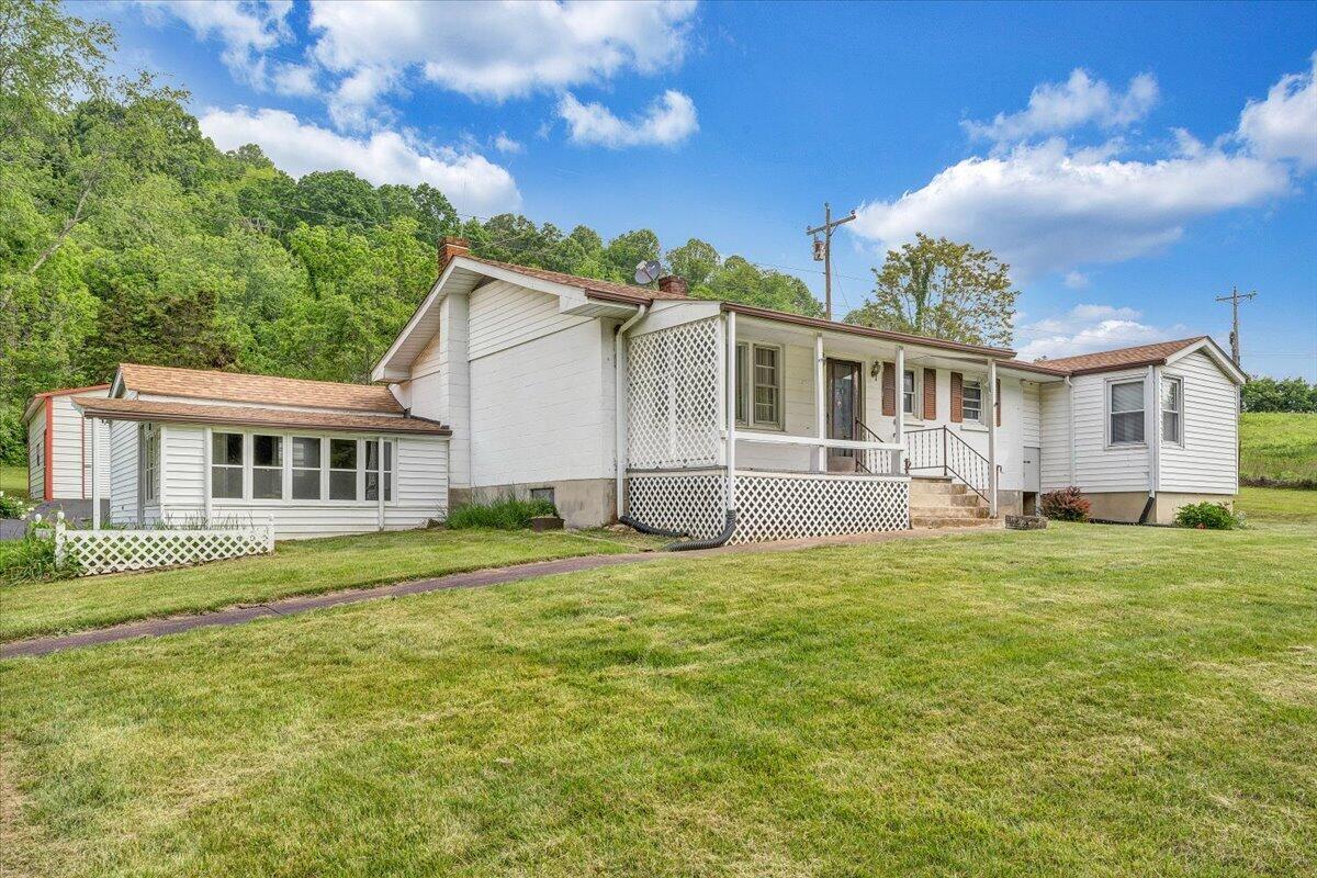 6715 Blacksburg RD