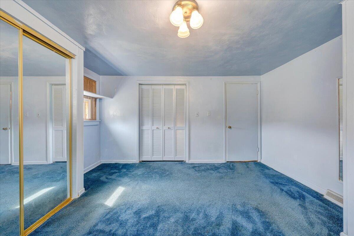 6715 Blacksburg RD