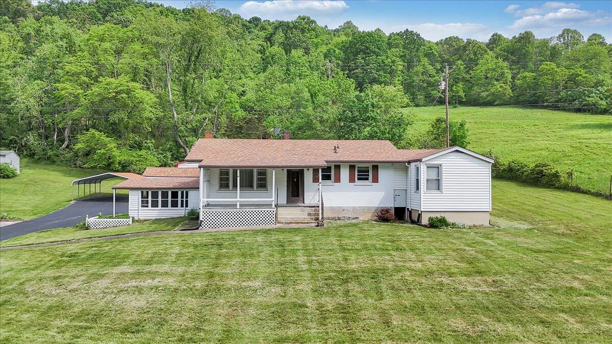 6715 Blacksburg RD