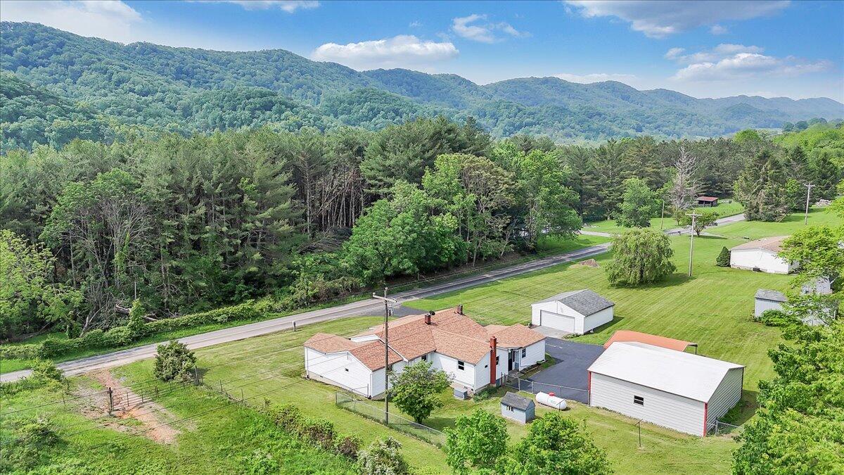 6715 Blacksburg RD