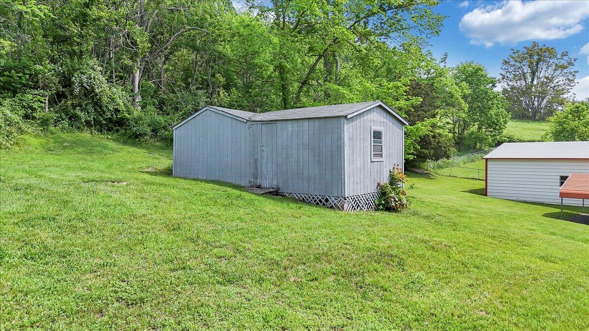 6715 Blacksburg RD